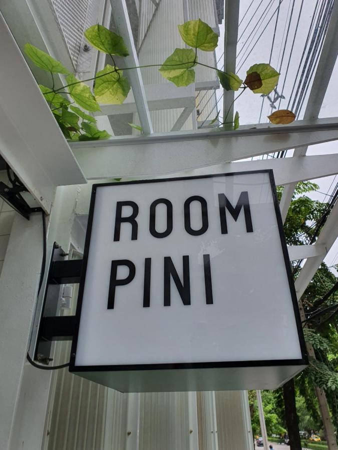 Roompini Bangkok Exterior photo